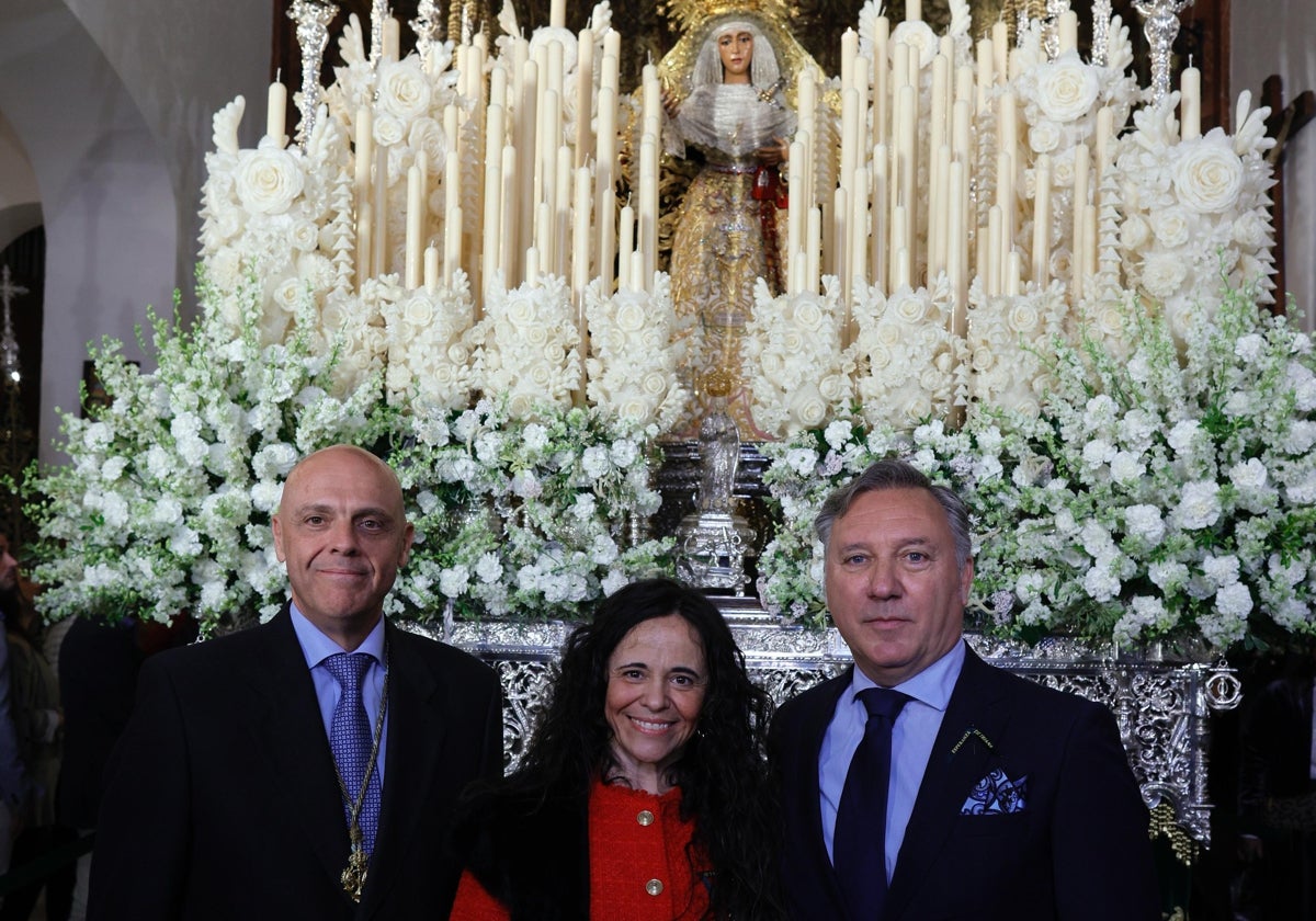 Medina Cantalejo, ante la Esperanza de Triana el pasado Jueves Santo