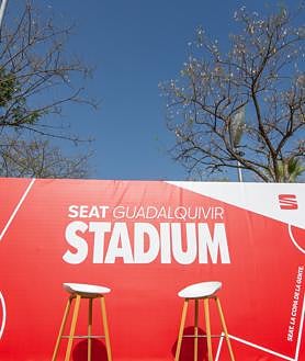 Imagen secundaria 2 - Imágenes del enclave del campo flotante, una de las actividades paralelas a la Copa del Rey