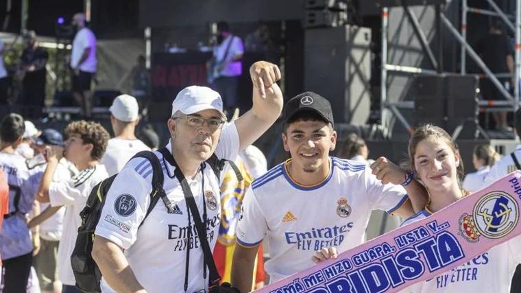 Real Madrid fans at the Fan Zone of Seville in 2023
