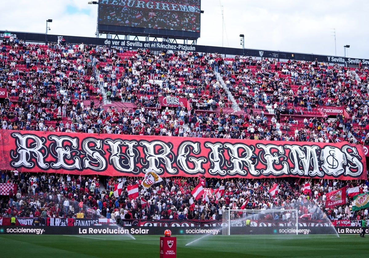 Pancarta en el Sánchez-Pizjuán en el último partido de Liga del Sevilla en su estadio