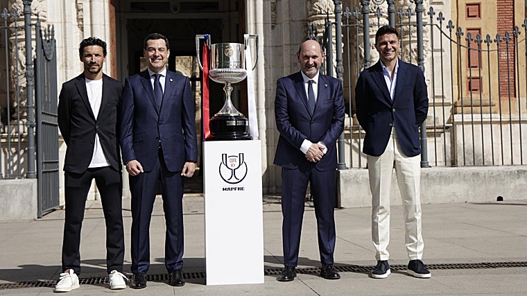 Jesús Navas, Juanma Moreno, Rafael Louzán y Joaquín Sánchez