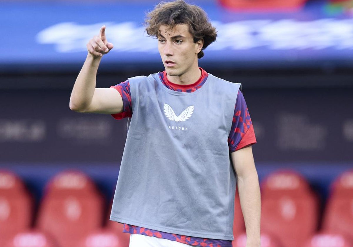Diego Hormigo calentando en El Sadar