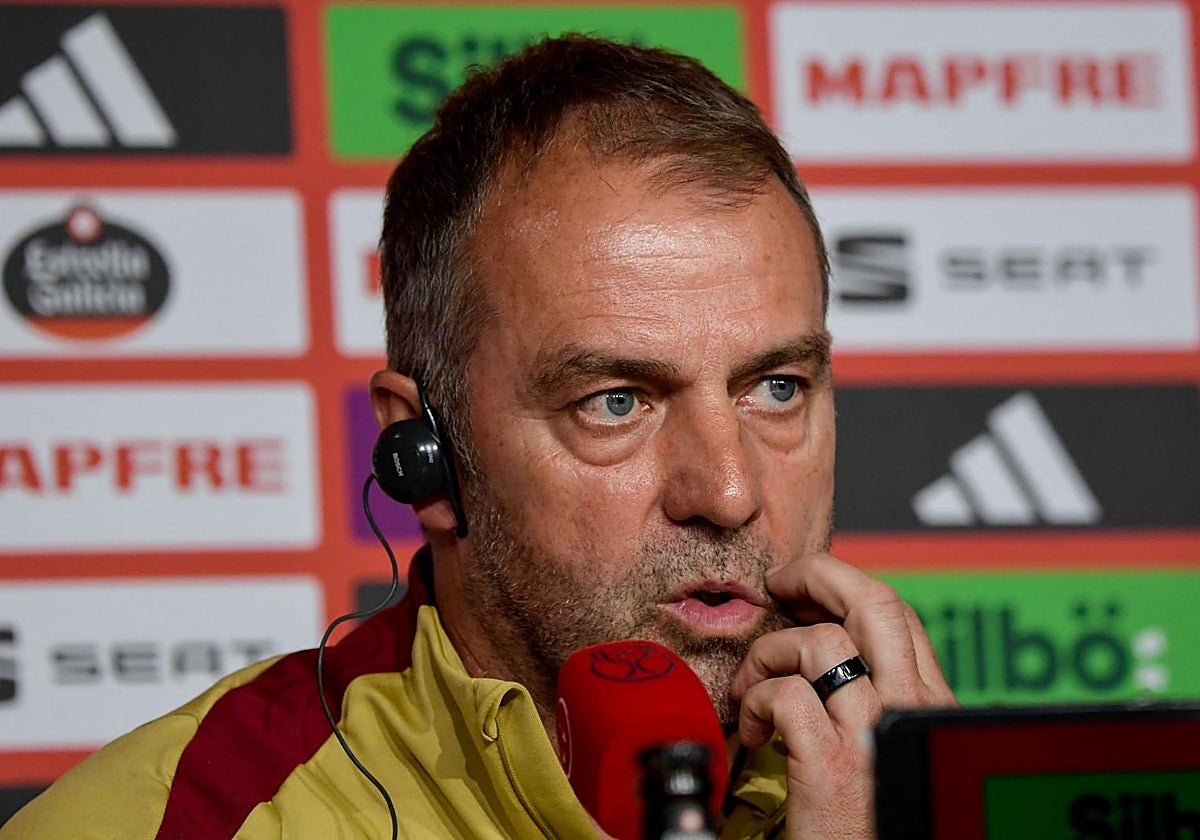 Hansi Flick sobre la polémica arbitral: «Es un juego, tenemos que cuidar a los árbitros»