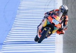 El palaciego José Antonio Rueda lidera la práctica oficial de Moto3 en Jerez