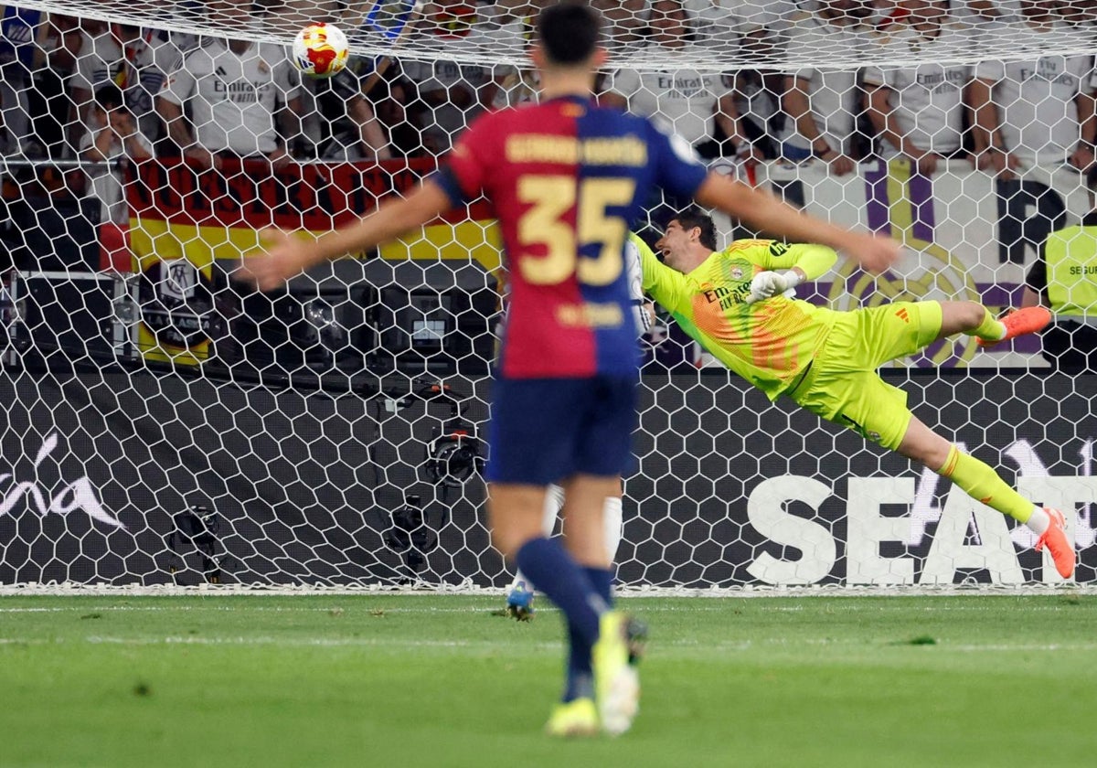 La estirada de Courtois ante el disparo imparable de Pedri