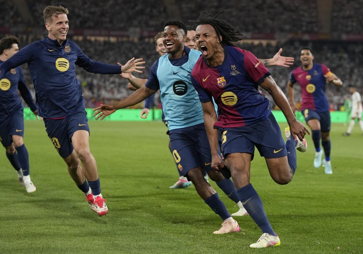 Koundé celebra el gol de la victoria del Barcelona ante el Real Madrid en la final de la Copa del Rey