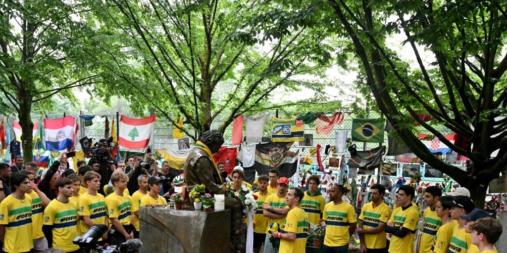 La restaurada estatua de Ayrton Senna, lista para un homenaje en Ímola