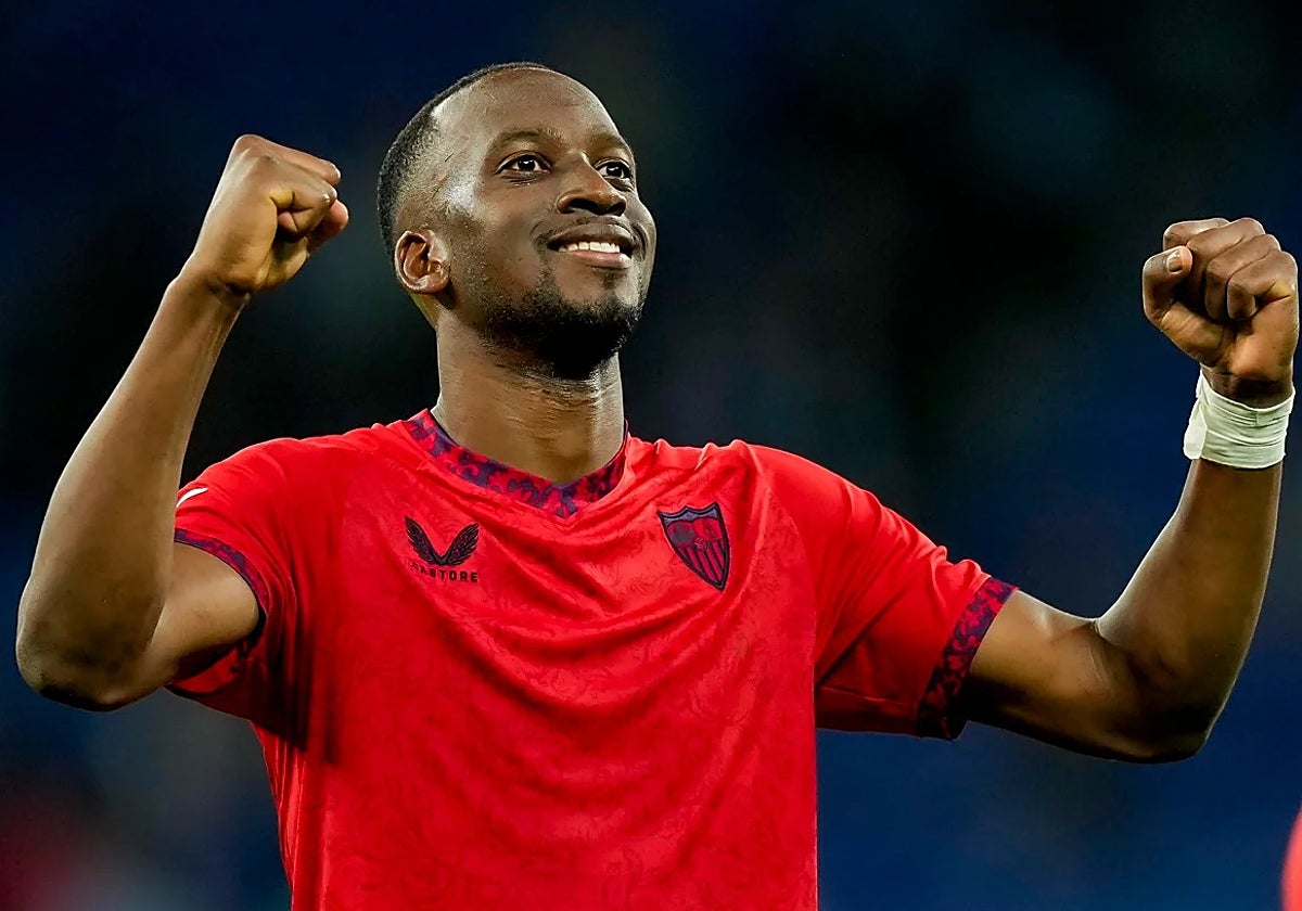 Lukebakio celebra un gol con el Sevilla FC