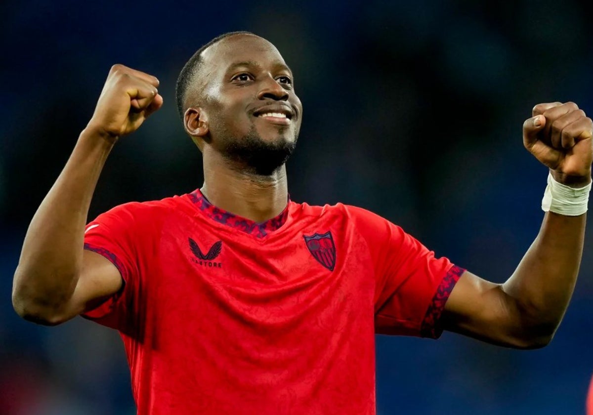 Lukebakio celebra un gol con la camiseta sevillista