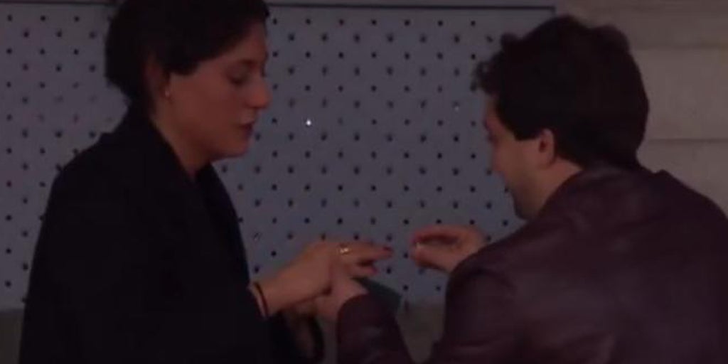 ¡Sí, quiero! Una pedida de mano inesperada emociona a la Caja Mágica