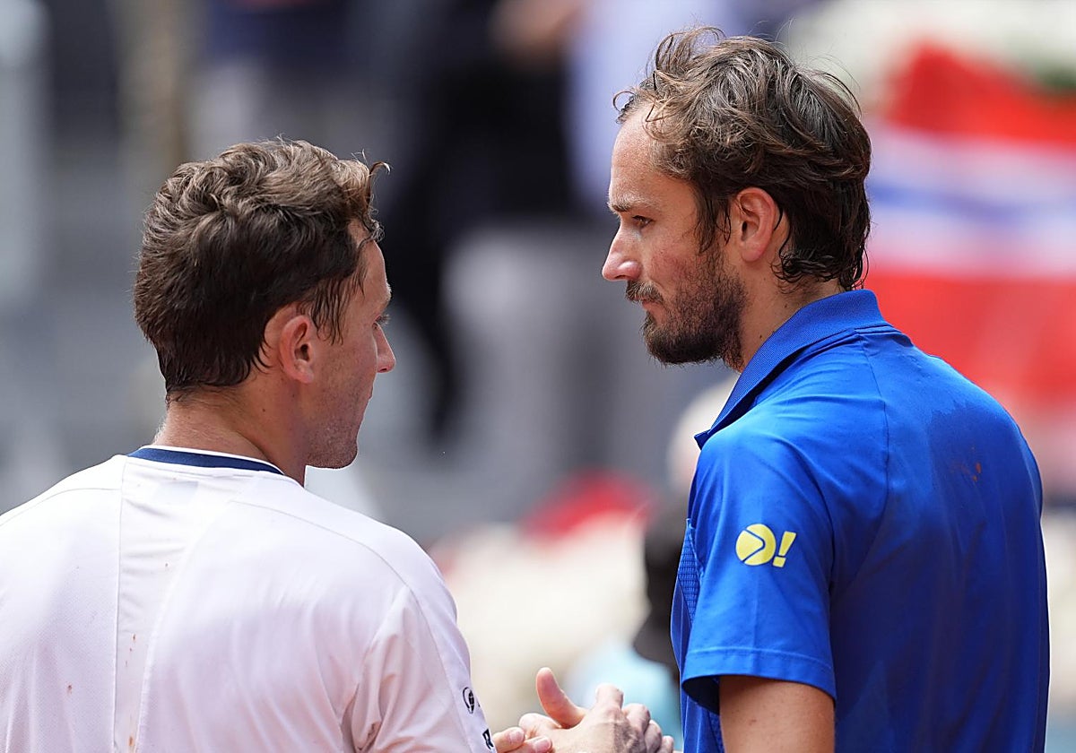 Ruud y Medvedev se saludan después del partido