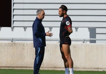 Caparrós: «Se nos llena la boca diciendo que somos sevillistas y los sentimientos hay que demostrarlos cuando hace falta»
