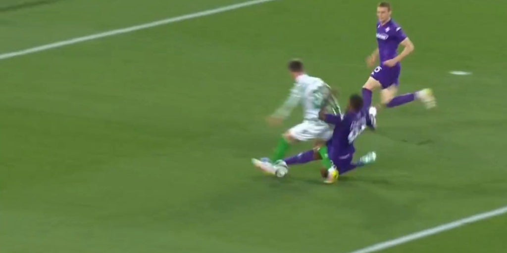 El penalti que Lo Celso reclamó y Oliver no pitó en el Betis - Fiorentina