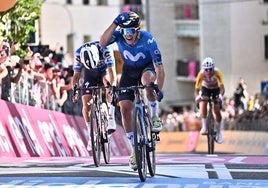 Estos son los equipos y dorsales del Giro de Italia 2025