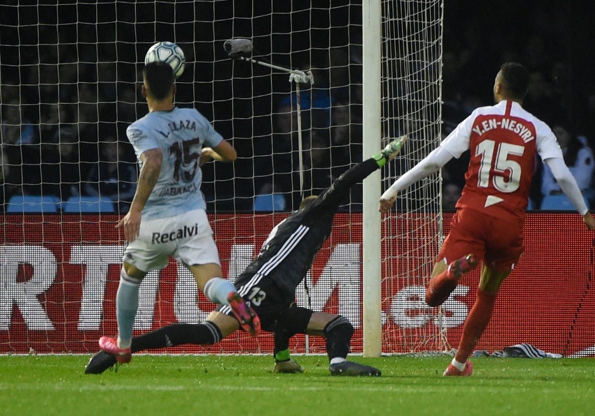 En-Nesyri anotando un gol ante el Celta de Vigo