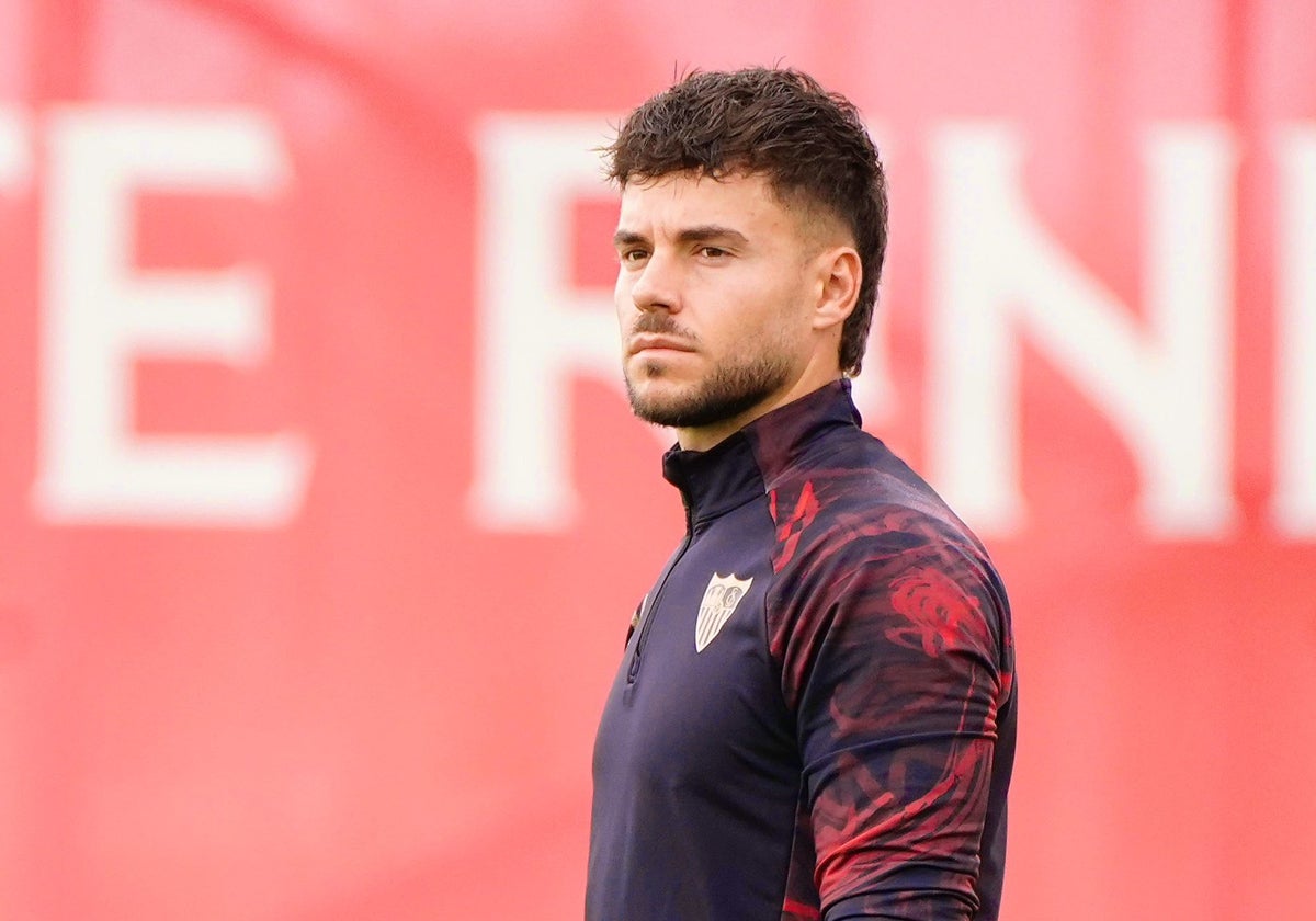 Álvaro Fernández, en un entrenamiento con el Sevilla FC
