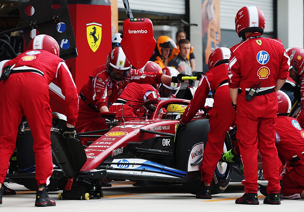 Hamilton, en el cambio de ruedas en Miami