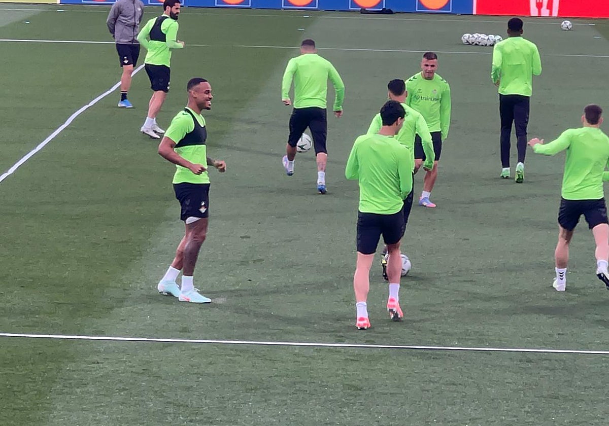 Natan trabajó con normalidad en la sesión previa al choque con la Fiorentina en el Artemio Franchi