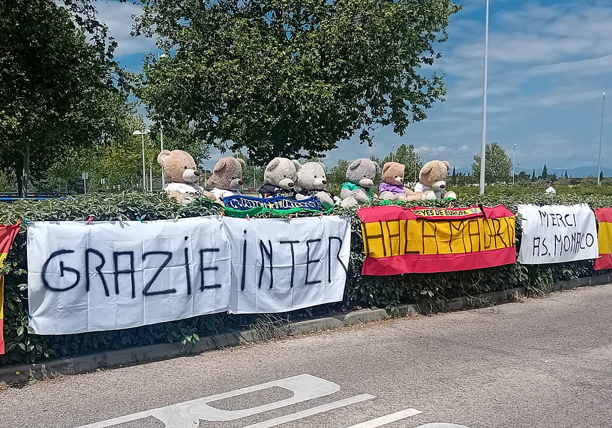 Las pancartas de agradecimiento a Inter y Mónaco colocadas en Valdebebas