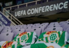 El Betis llena de banderas verdiblancas la zona visitante del Artemio Franchi
