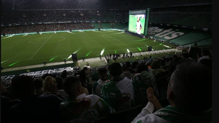El Betis espera el permiso definitivo de la UEFA para instalar una pantalla gigante en el Villamarín para ver la final