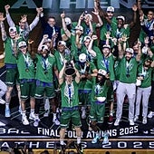 Unicaja roza la perfección y repite título en la Champions