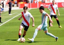 El Sevilla Atlético sí aprovecha la ventaja numérica y sueña con el play off (1-0)