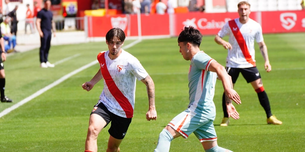 El Sevilla Atlético sí aprovecha la ventaja numérica y sueña con el play off (1-0)