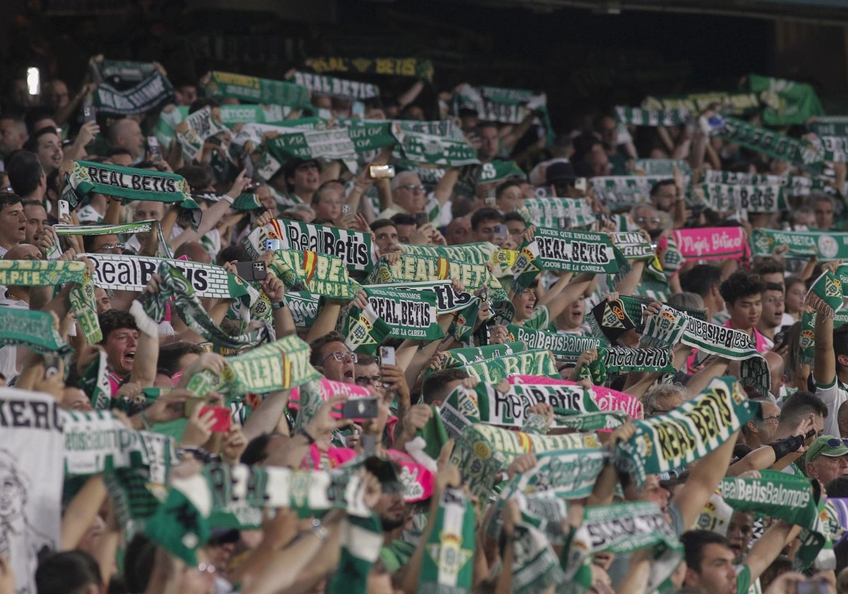 Imagen de la afición del Betis en el estadio Benito Villamarín