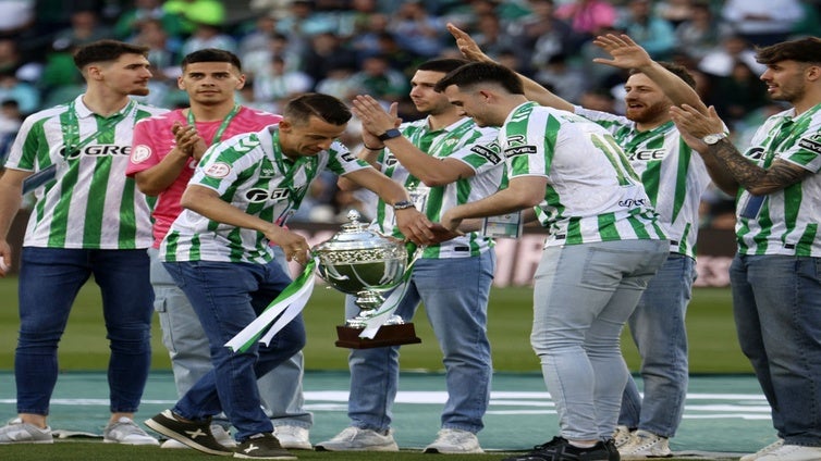 El Real Betis Futsal y su homenaje por el ascenso a Primera división