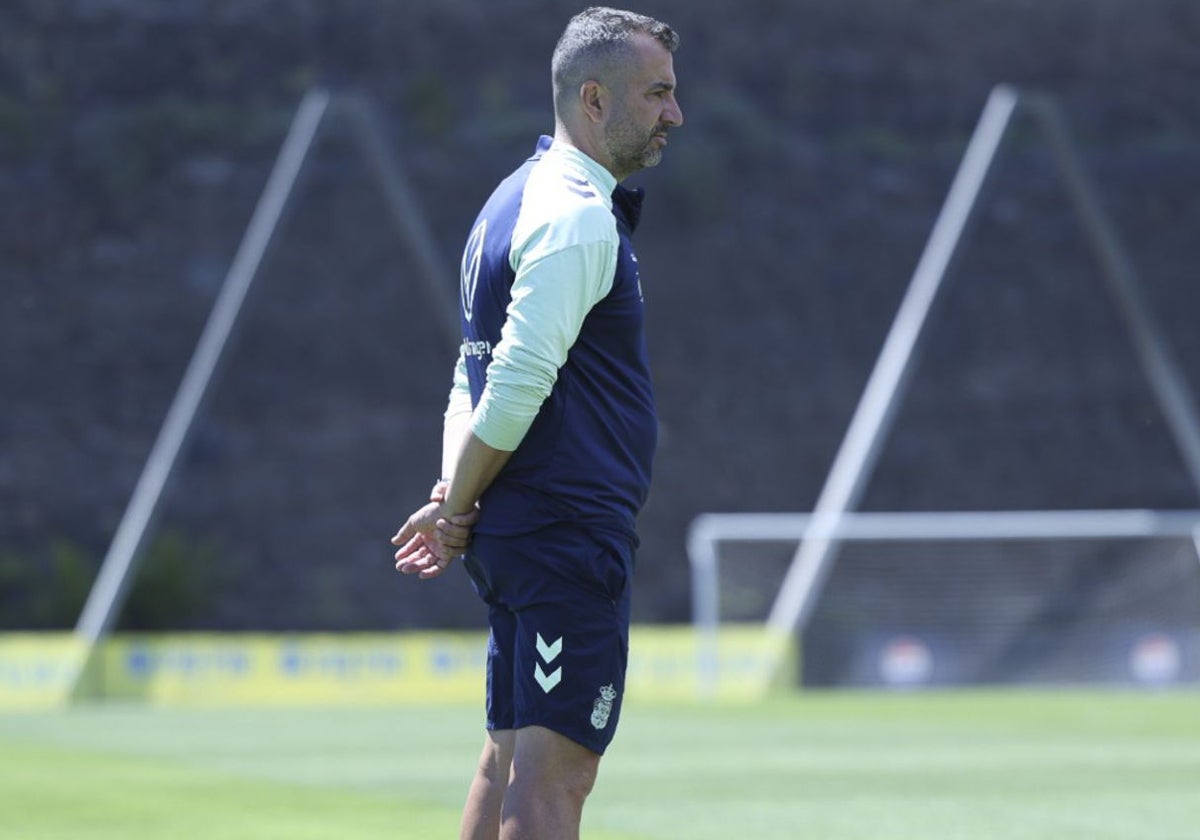 Diego Martínez, en un entrenamiento de Las Palmas