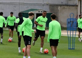 El Betis prosigue sin Vieites la preparación ante el Rayo Vallecano