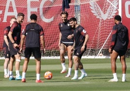 Vuelven las sonrisas al Sevilla FC tras certificar su permanencia