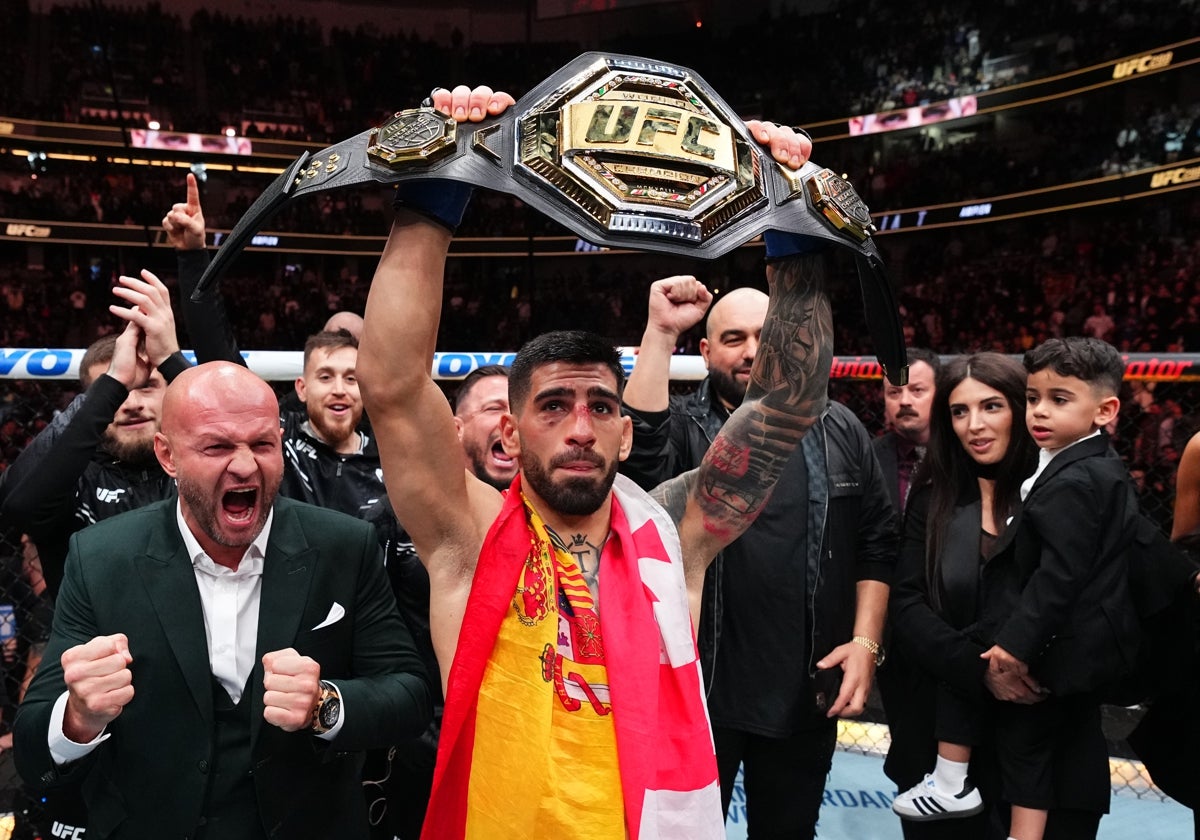 Ilia Topuria tras ganar el cinturón contra Volkanovski