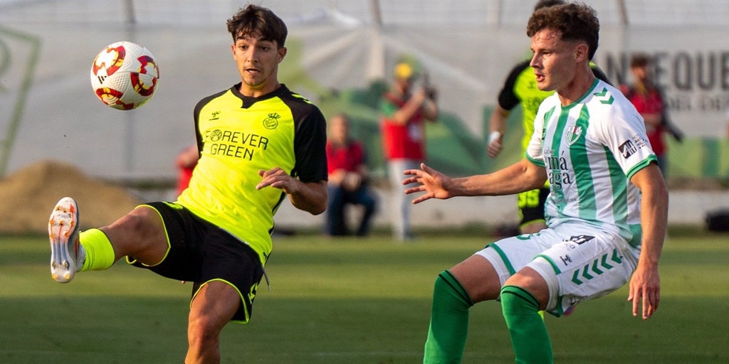 El Betis Deportivo sale goleado de Antequera (4-1) pero logra la salvación matemática