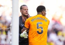 Nyland y Bellingham chocan durante el Sevilla - Real Madrid de este domingo