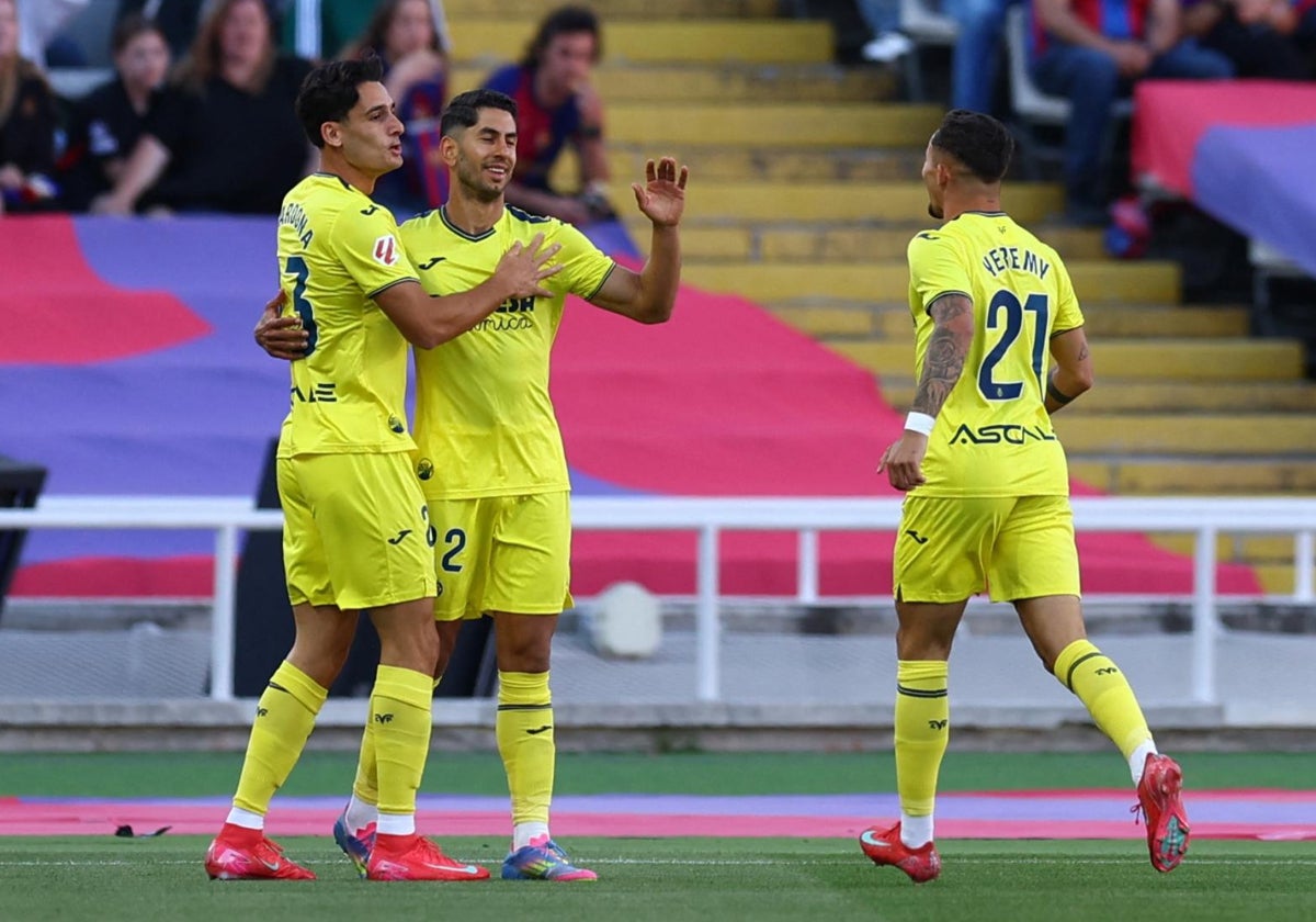 Los jugadores del Villarreal celebran el gol de Ayoze