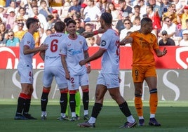 Badé, tras ser expulsado durante el Sevilla-Real Madrid