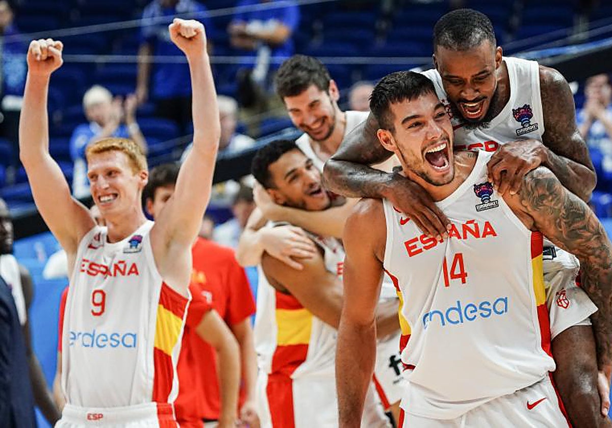 La selección española celebra el Eurobasket conquistado en 2022