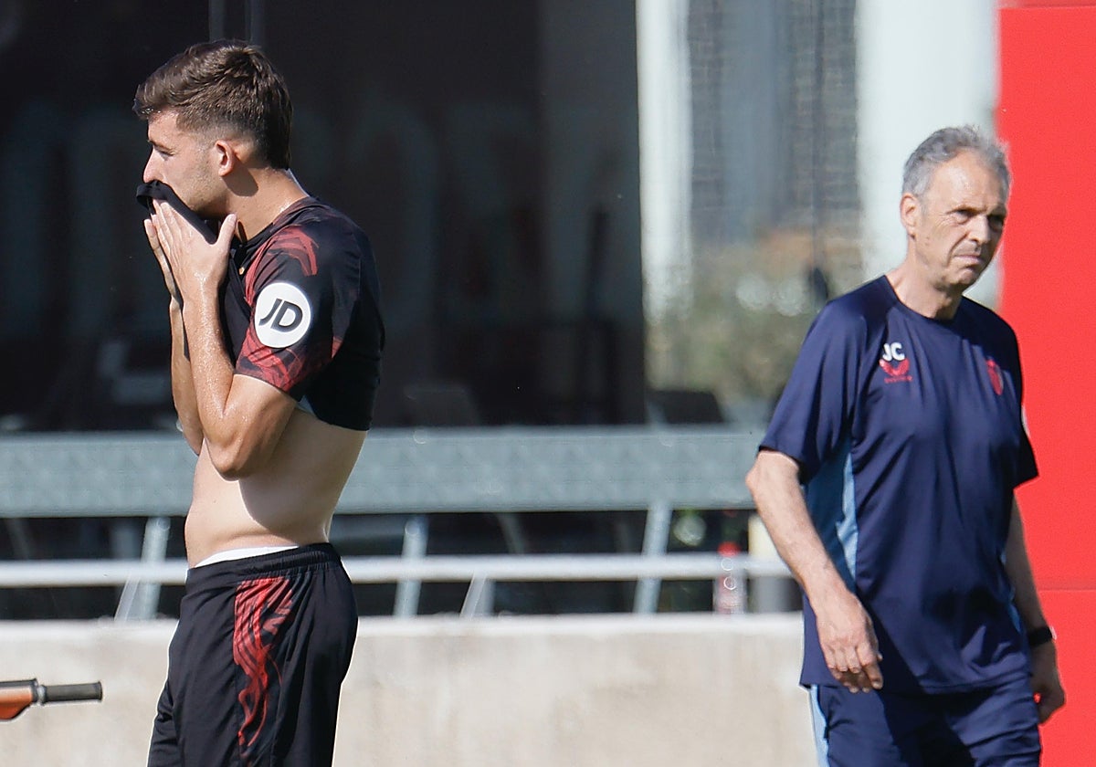 Kike Salas, presente en la sesión de entrenamiento de este jueves en Sevilla