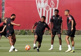 Alineaciones oficiales del Villarreal - Sevilla de LaLiga EA Sports 2024-2025: onces y banquillo de suplentes