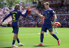 El Atlético despide la Liga con goleada, triplete de Sorloth y el histórico sexto Zamora de Oblak