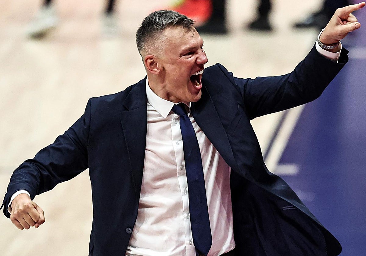 Jasikevicius celebrando la victoria ante el Mónaco en la final de la Euroliga (70-81)