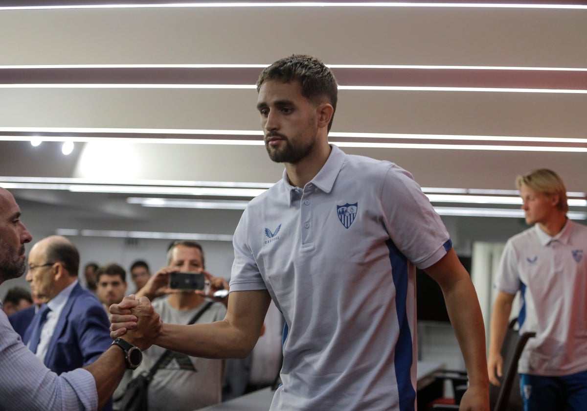 Adnan Januzaj en su presentación como jugador del Sevilla FC