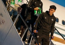 Pablo Busto, un mes de su operación de cadera y en muletas a Breslavia antes de renovar