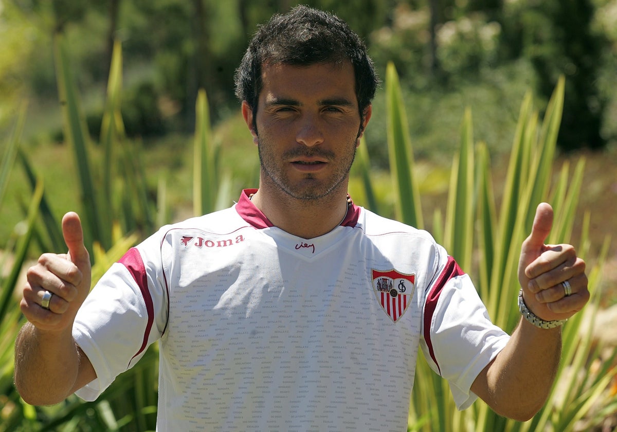 Maresca posa para ABC de Sevilla en la pretemporada del verano de 2005