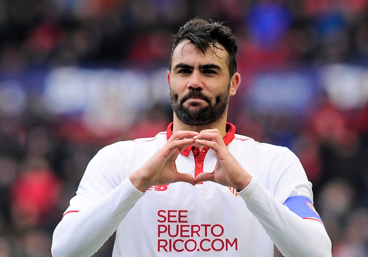 Iborra celebra un gol con la camiseta del Sevilla FC