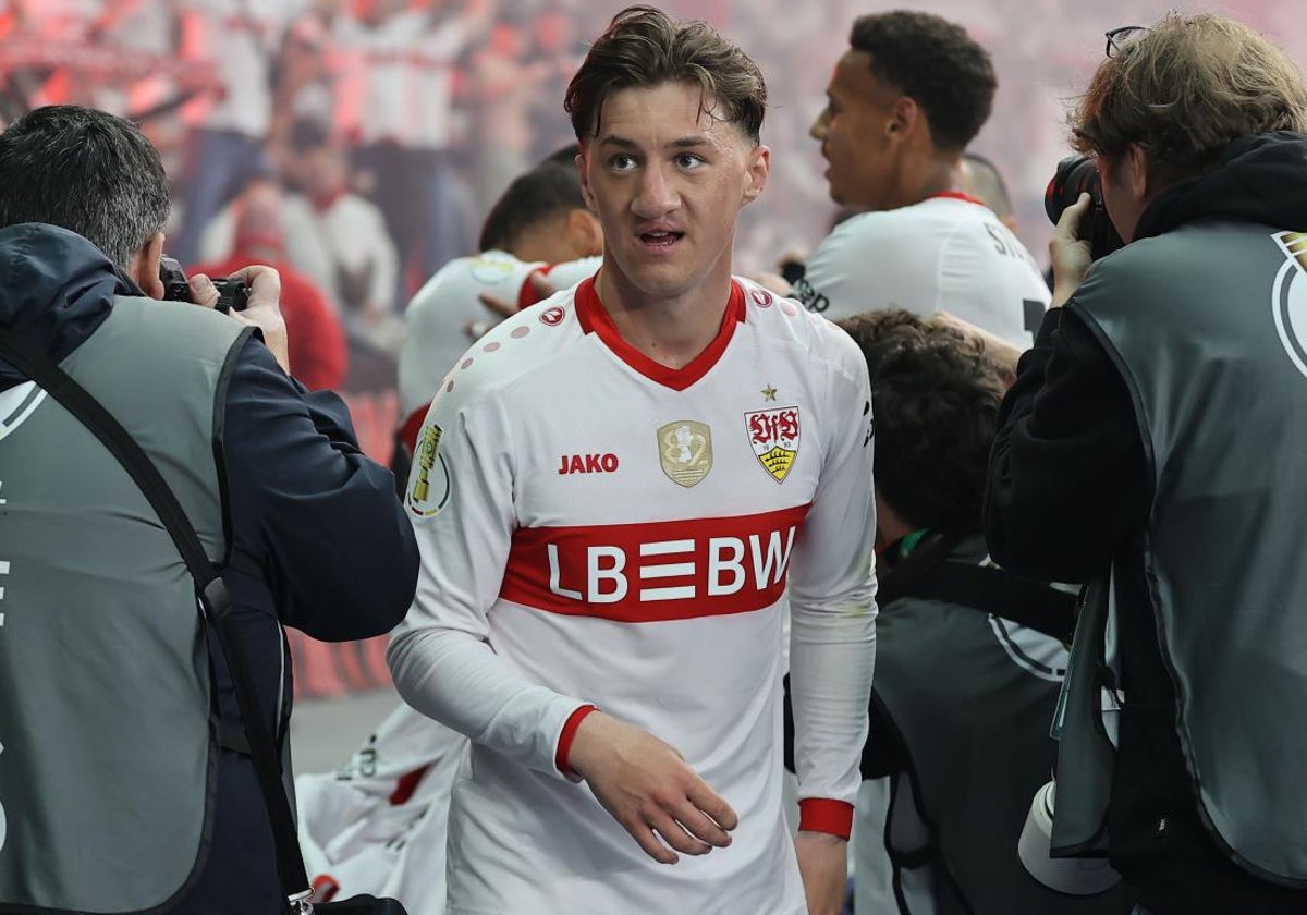 Stiller, celebrando la victoria de la final de la Copa Alemana ante el Arminia Bielefeld (2-4)