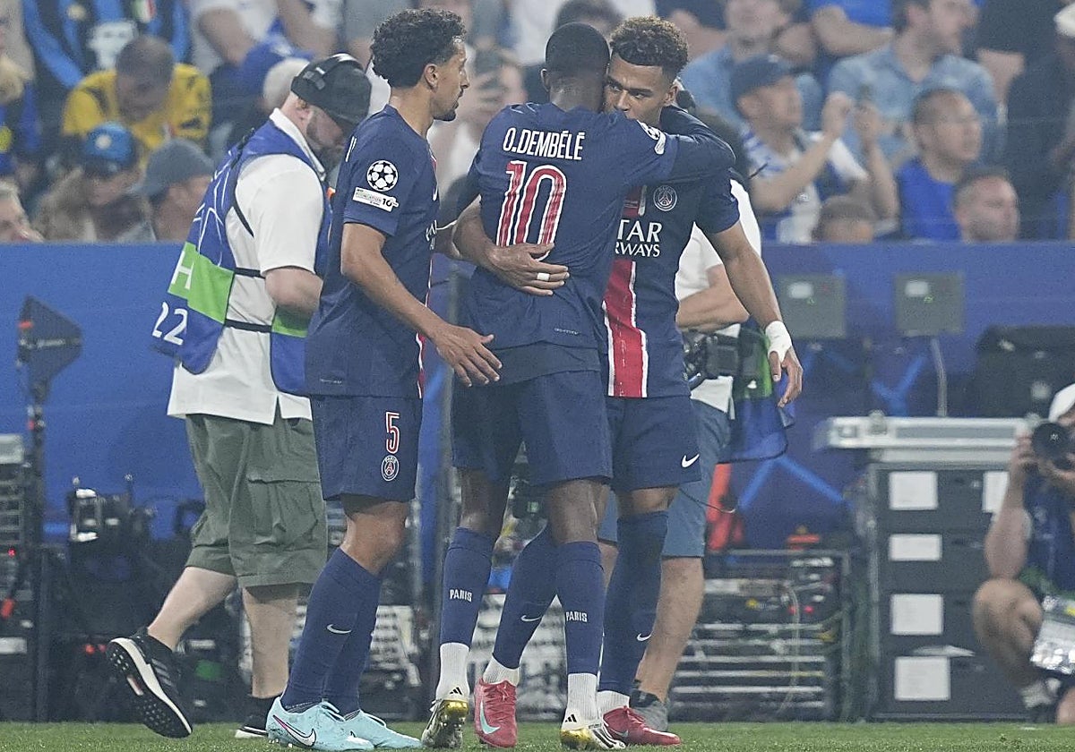 Dembélé celebra el gol del PSG con Doue