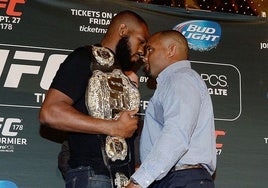 Jon Jones y Daniel Cormier en la previa de su pelea